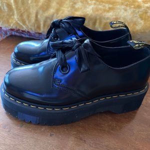 DR. MARTENS HOLLY PLATFORM OXFORD Size: UK 7 / US 9 / EU 41